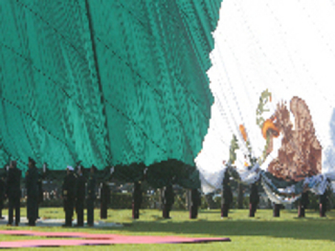 ECONOM�A DE M�XICO CRECE 3.3%