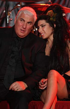 AMY WINEHOUSE SUFR�A CONVULSIONES POR EL ALCOHOL