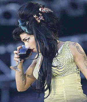 FAMOSOS DESPIDEN A AMY WINEHOUSE