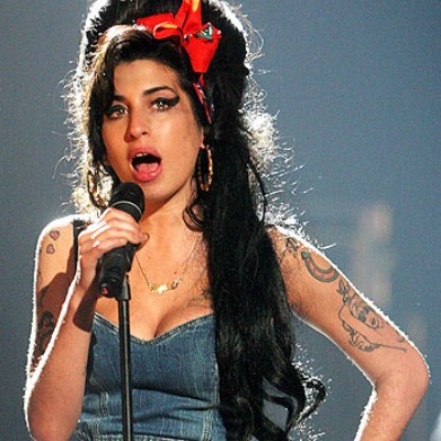 AMY WINEHOUSE: DE LA INOCENCIA A LOS EXCESOS