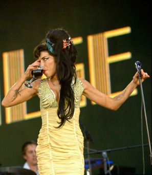 AMY WINEHOUSE: DE LA INOCENCIA A LOS EXCESOS