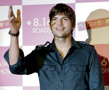 ASHTON KUTCHER REEMPLAZAR�A A CHARLIE SHEEN