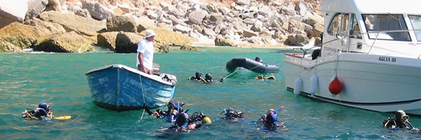 BARCO TUR�STICO NAUFRAGA EN BC: UN MUERTO Y OCHO DESAPARECIDOS
