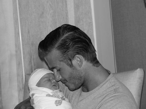 VICTORIA BECKHAM PRESENTA EN TWITTER A SU HIJA HARPER SEVEN