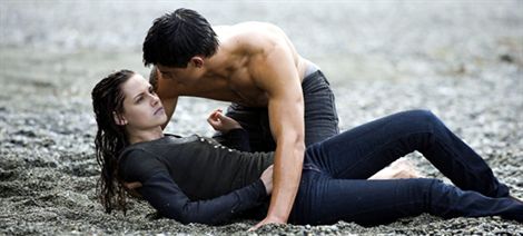 EVACUAN A KRISTEN STEWART Y TAYLOR LAUTNER POR TSUNAMI EN JAP�N
