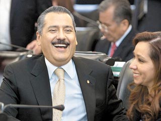PRI ANALIZA SUBIR HASTA 32% EL ISR
