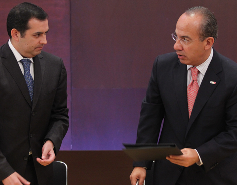 CALDER�N: 'ES LEG�TIMO QUE EL PAN ASPIRE OTRA VEZ A LA PRESIDENCIA