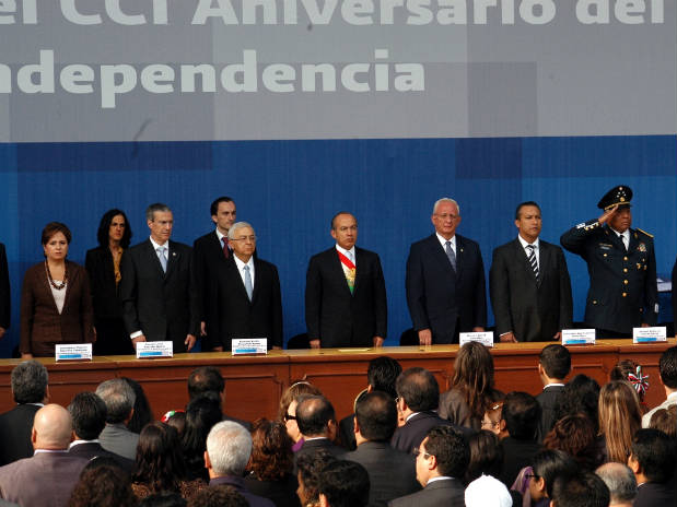 FELIPE CALDER�N EN EL DESFILE DE LA ARMADA POR EL D�A DE LA INDEPENDENCIA