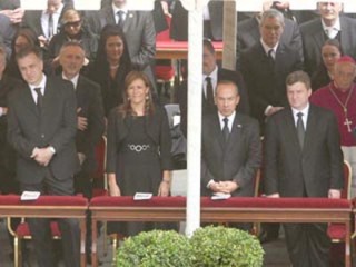 CALDER�N INDIFERENTE ANTE EL REGRESO DEL PRI EN 2012