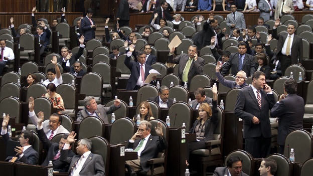 SACAN REELECCI�N DE LA REFORMA POL�TICA