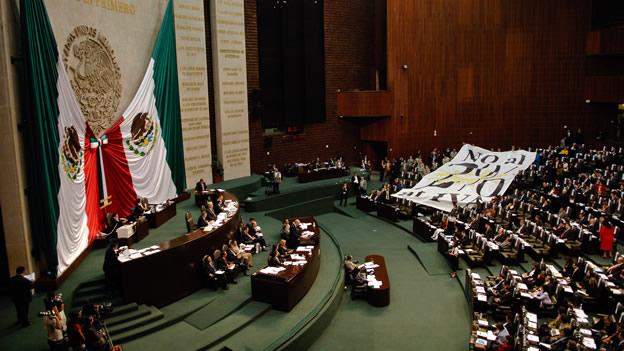 TRES REFORMAS PRIORITARIAS 'CONGELADAS' EN EL CONGRESO