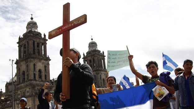 MADRE ENCUENTRA A SU HIJA MIGRANTE GRACIAS A LA CARAVANA POR LA PAZ