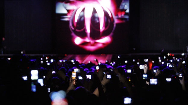 LO QUE NO HAY QUE HACER CON EL CELULAR DURANTE UN CONCIERTO