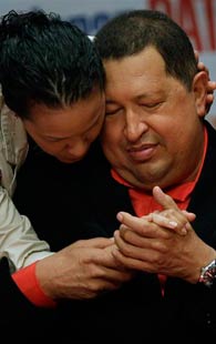 A HUGO CHÁVEZ LE QUEDAN UNO O DOS AÑOS DE VIDA