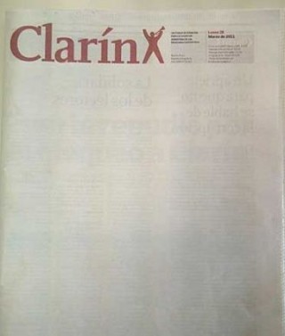 DIARIO ARGENTINO CLAR�N PUBLICA PORTADA EN BLANCO