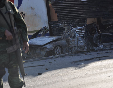 ATACAN A SOLDADOS CON COCHE BOMBA EN MONTERREY
