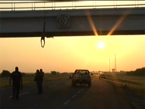 HALLAN CUATRO MUERTOS EN AUTOPISTA A REYNOSA-VIDEO