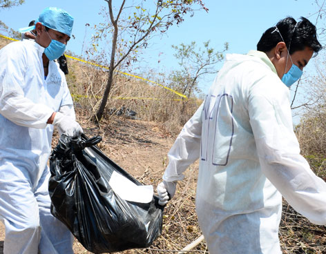 HALLAN EN ACAPULCO 10 CUERPOS EN FOSAS CLANDESTINAS