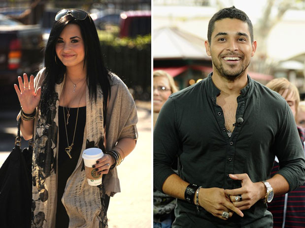 DEMI LOVATO DE NOVIA CON UN LATINO MAYOR