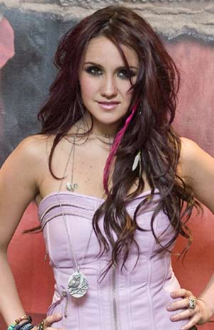 DULCE MAR�A ABUCHEADA EN TWITTER POR COMENTARIOS DE JAP�N
