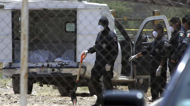 HALLAN 17 CAD�VERES M�S EN FOSAS DE DURANGO. SUMAN 75