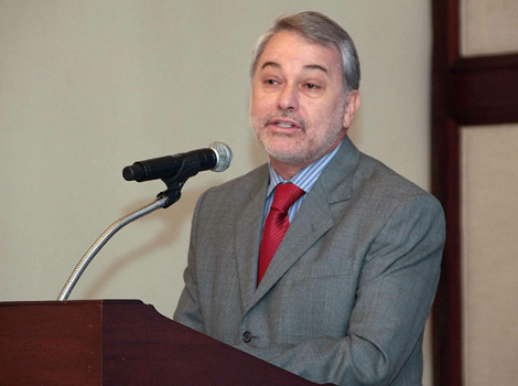 EMILIO GONZ�LEZ RENUNCIA A SU POSTULACI�N PRESIDENCIAL