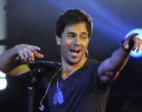 ENRIQUE IGLESIAS NIEGA GIRA CON BRITNEY SPEARS