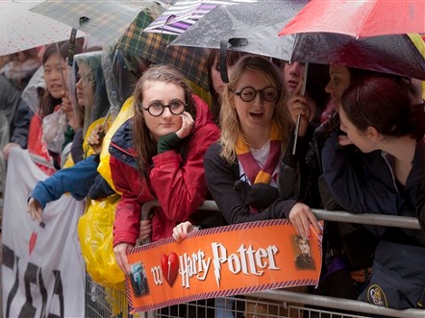 FAN�TICOS DE HARRY POTTER ESPERAN ANSIOSOS ESTRENO DE �LTIMA CINTA