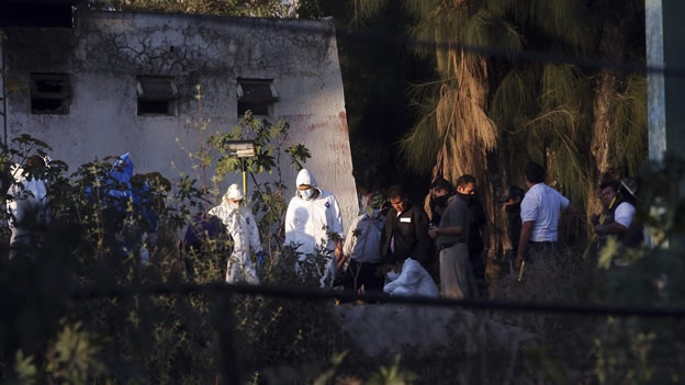 HALLAN TRES MUERTOS EN LA FEDERACI�N DE ESTUDIANTES DE GUADALAJARA