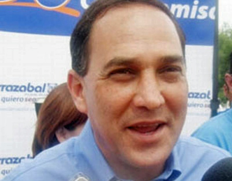 LEGISLADORES EXIGEN RENUNCIA DE FERNANDO LARRAZABAL