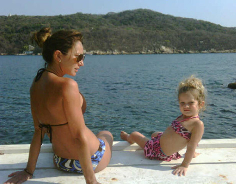 BIKINAZO: GERALDINE BAZ�N LUCE SU CUERPO EN ACAPULCO