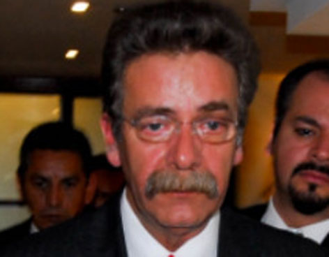 GOBERNADOR DE SLP DA PU�ETAZO A PROFESOR