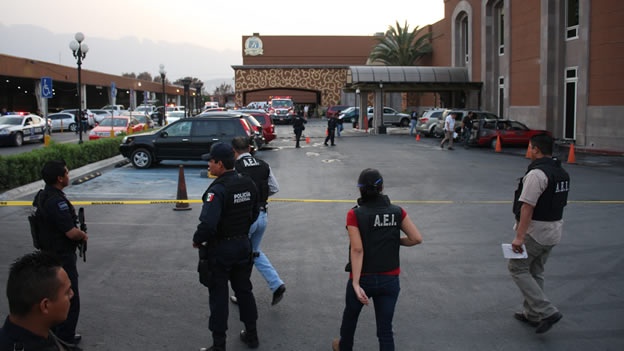 LANZAN GRANADAS A CASINO DE MONTERREY, HAY HERIDOS