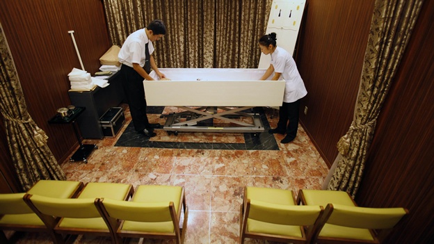 JAP�N INAUGURA HOTEL PARA CAD�VERES