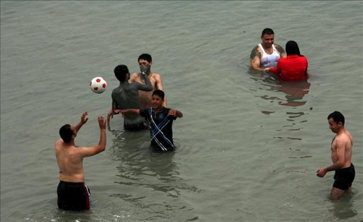 BA�ARSE EN EL MAR MUERTO MEJORA SALUD DE DIAB�TICOS