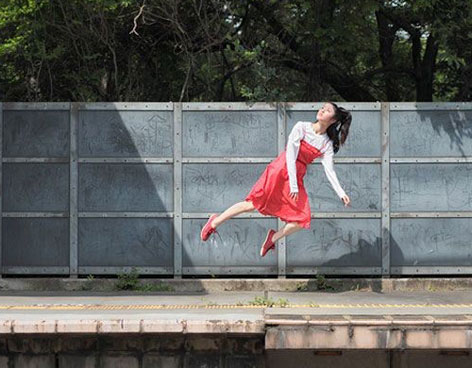 JAPONESA CAUSA FUROR AL MOSTRARSE LEVITANDO-FOTOS