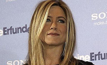 JENNIFER ANISTON OFENDIDA: 'BRAD PITT ES UN MALEDUCADO'