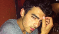 JOE JONAS SE UNE A LA GIRA 'FEMME FATALE' DE BRITNEY SPEARS