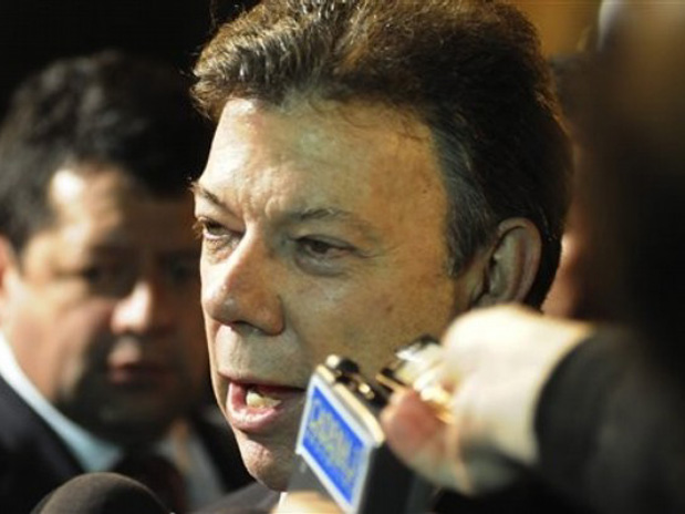 PRESIDENTE DE COLOMBIA: FUNCIONARIOS RECIBEN SUELDO DE NARCOS