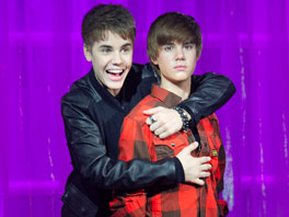 JUSTIN BIEBER DESVELA SU ESTATUA DE CERA-FOTOS