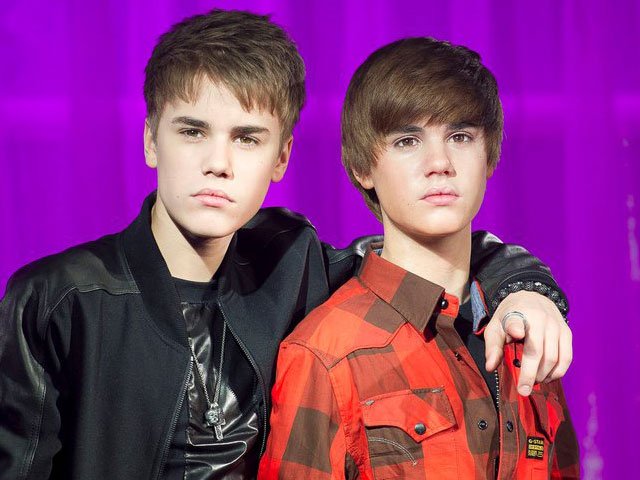 JUSTIN BIEBER DESVELA SU ESTATUA DE CERA-FOTOS