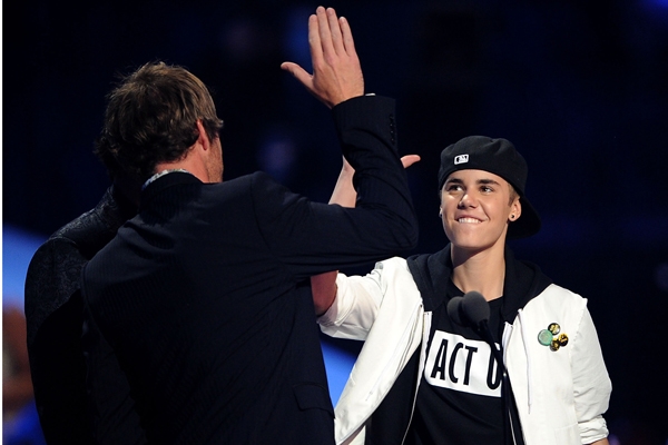 JUSTIN BIEBER RECIBE PREMIO WEBBY POR SU OMNIPRESENCIA EN LA RED