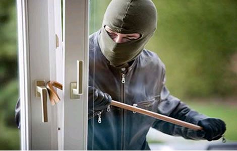 CAE PEDERASTA AL SER DENUNCIADO POR LADRONES QUE ENTRARON A SU CASA