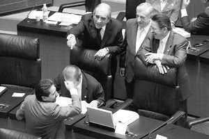 APRUEBAN LEYES ANTIMONOPOLIO