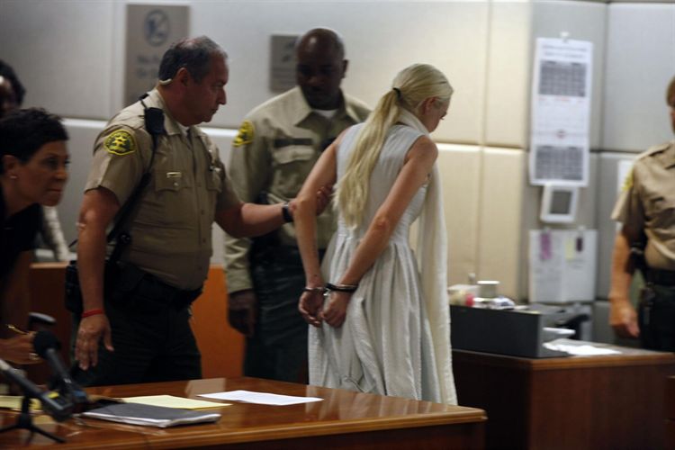 LINDSAY LOHAN REGRESA A LA C�RCEL