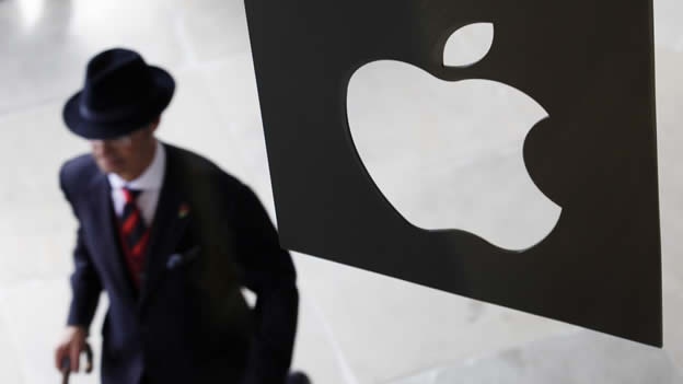 HOMBRE ACAMPA EN LONDRES PARA OBTENER EL PRIMER IPHONE 5