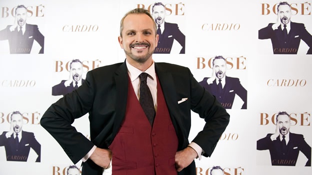 MIGUEL BOS� ES PADRE DE GEMELOS