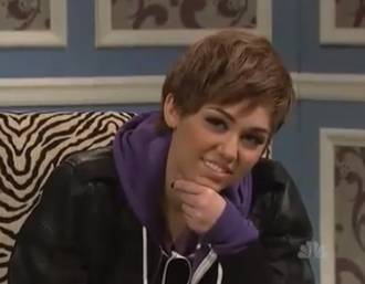 MILEY CYRUS IMITA A JUSTIN BIEBER