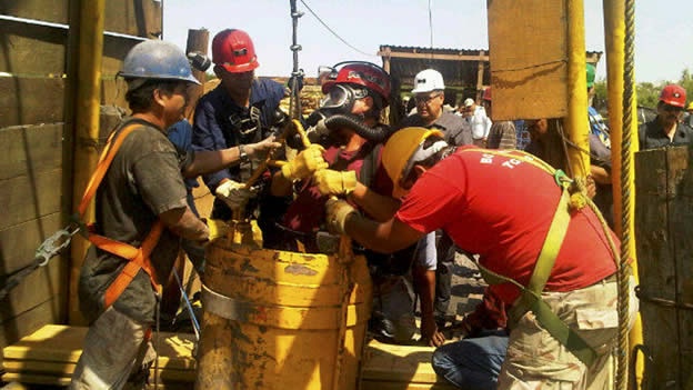 SON RESCATADOS SIETE CUERPOS DE LOS MINEROS ATRAPADOS