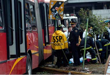 ACCI�N PENAL A CHOFER DE METROB�S RESPONSABLE DE TRES MUERTES
